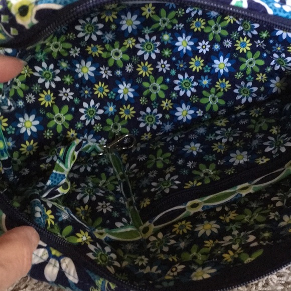 NWOT-Vera Bradley bag with matching cosmetic bag - Picture 9 of 13